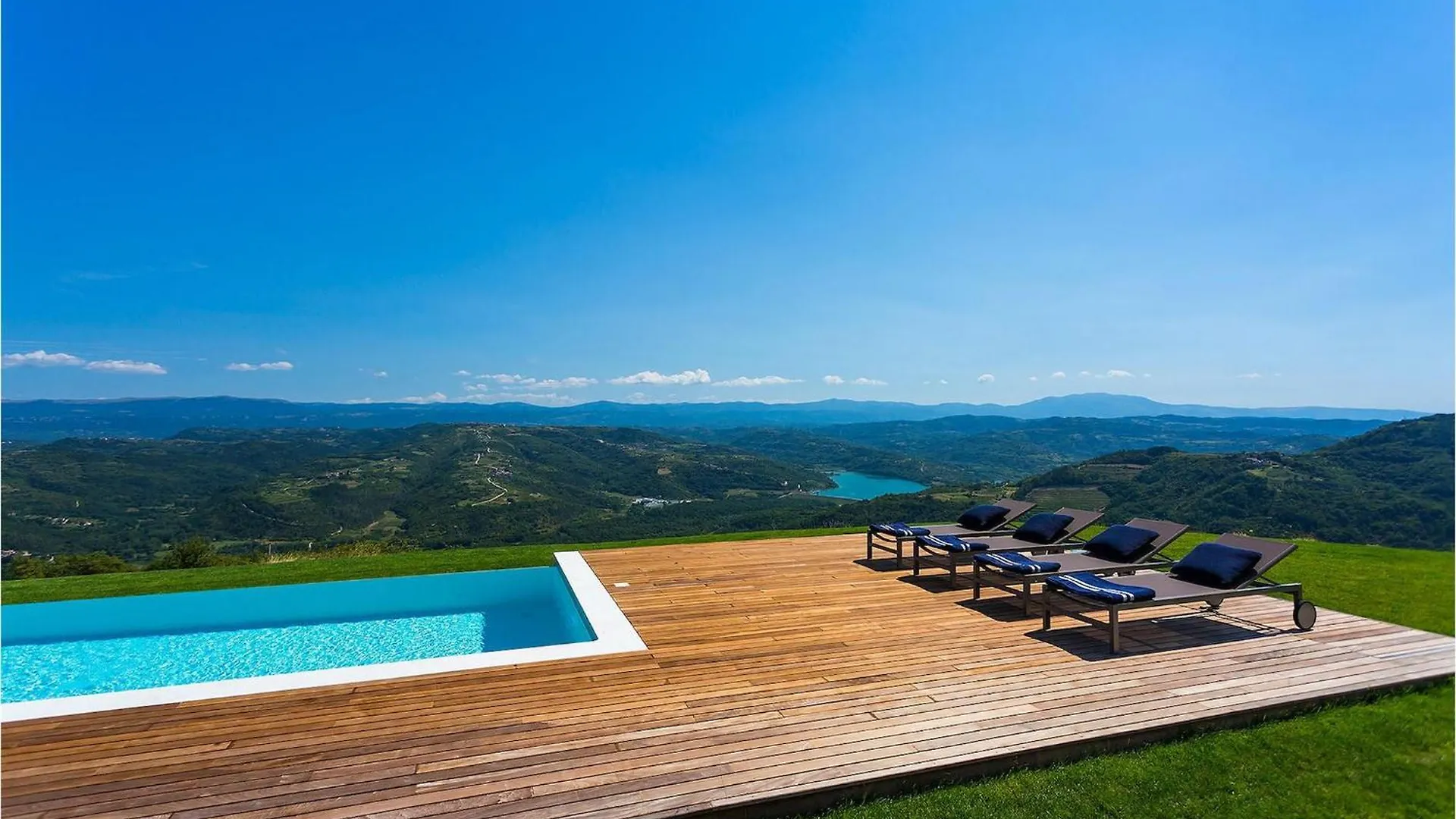 Villa Vista Zamask 0*,